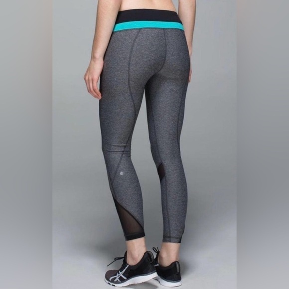 Lululemon Inspire Tight II (Mesh) Heathered Black / Black / Blue Tropics Size 6 - Picture 3 of 12